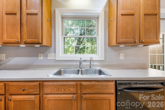 896 West Pointe Drive, Asheville, NC 28806