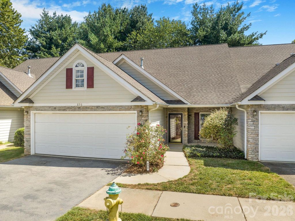 896 West Pointe Drive, Asheville, NC 28806