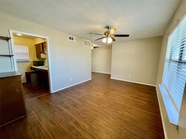 2526 W Prairie Street 203, Denton, TX 76201