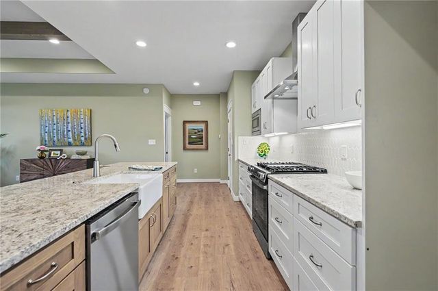1013 Bluestem Circle, Baldwin City, KS 66006
