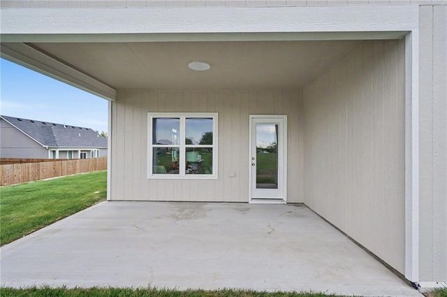 1013 Bluestem Circle, Baldwin City, KS 66006