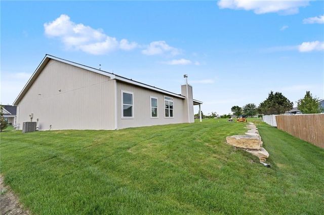 1013 Bluestem Circle, Baldwin City, KS 66006