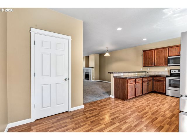 7854 Sw WATER PARSLEY Ln, Portland, OR 97224
