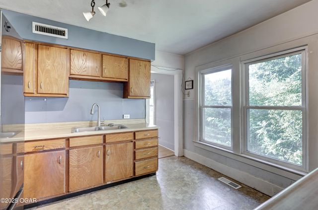 1728 Washington Avenue, Baxter Springs, KS 66713