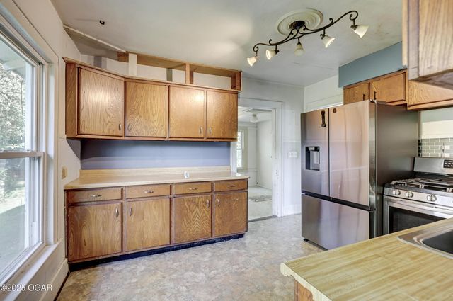 1728 Washington Avenue, Baxter Springs, KS 66713