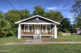 1728 Washington Avenue, Baxter Springs, KS 66713