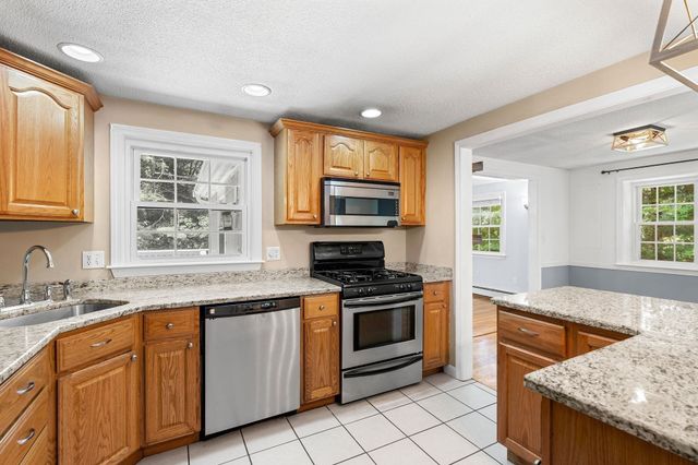 49 Old Farm Rd, Hanover, MA 02339