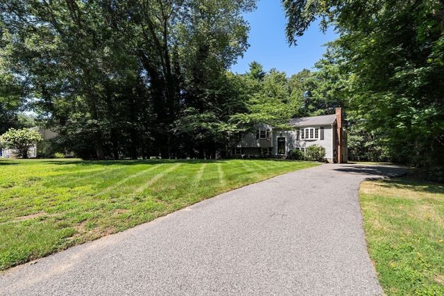 49 Old Farm Rd, Hanover, MA 02339