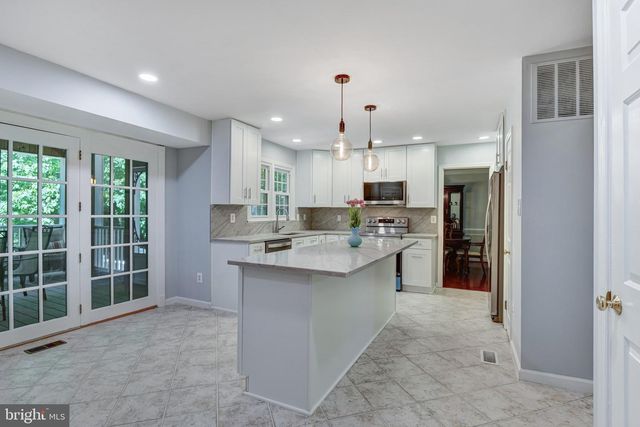 10999 HIGHRIDGE ST, Fairfax Station, VA 22039