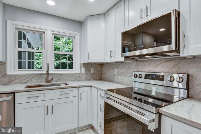 10999 HIGHRIDGE ST, Fairfax Station, VA 22039