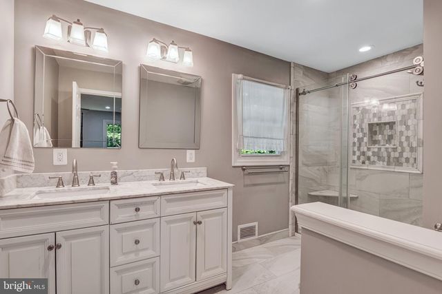 10999 HIGHRIDGE ST, Fairfax Station, VA 22039