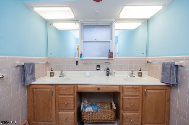 81 Elwood Ave, Flemington Boro, NJ 08822