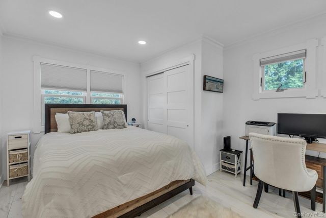 7 Springville Circle, Hampton Bays, NY 11946