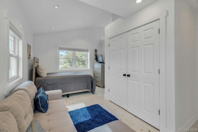 7 Springville Circle, Hampton Bays, NY 11946