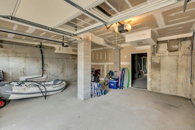 7 Springville Circle, Hampton Bays, NY 11946