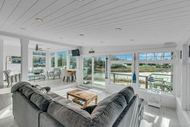 7 Springville Circle, Hampton Bays, NY 11946