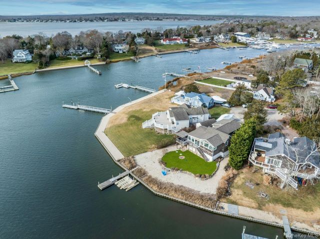 7 Springville Circle, Hampton Bays, NY 11946