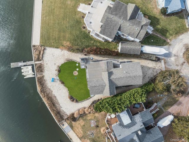 7 Springville Circle, Hampton Bays, NY 11946