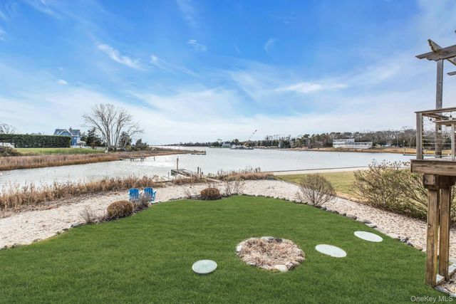 7 Springville Circle, Hampton Bays, NY 11946