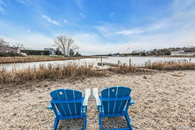 7 Springville Circle, Hampton Bays, NY 11946