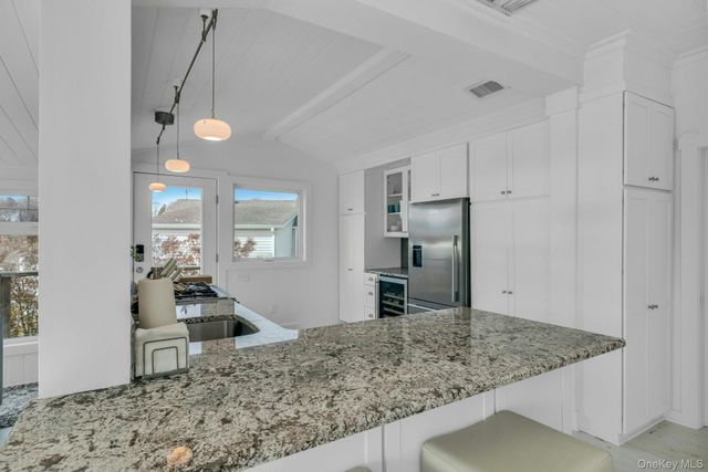 7 Springville Circle, Hampton Bays, NY 11946