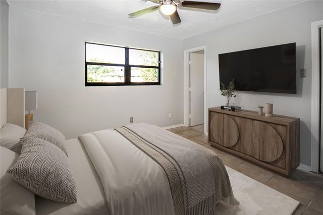 10902 Mosscrest Drive, Houston, TX 77048