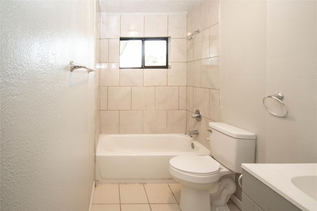 10902 Mosscrest Drive, Houston, TX 77048