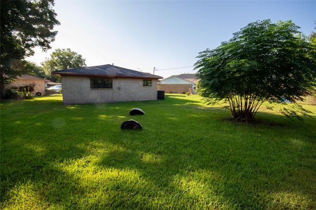 10902 Mosscrest Drive, Houston, TX 77048