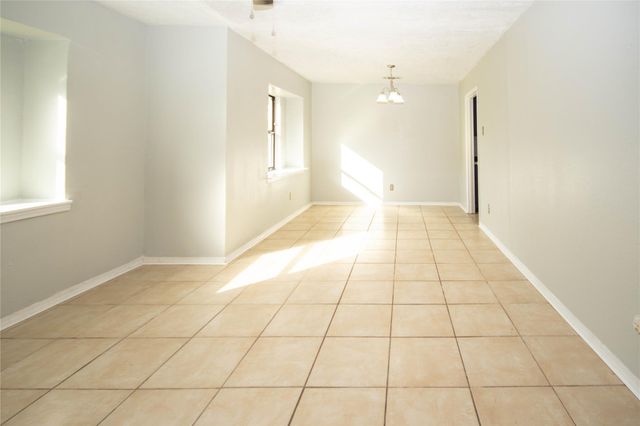 10902 Mosscrest Drive, Houston, TX 77048