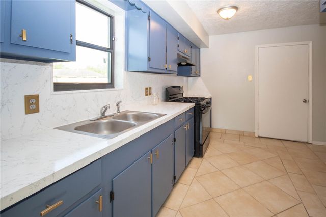 10902 Mosscrest Drive, Houston, TX 77048