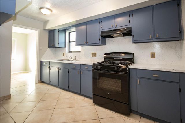 10902 Mosscrest Drive, Houston, TX 77048