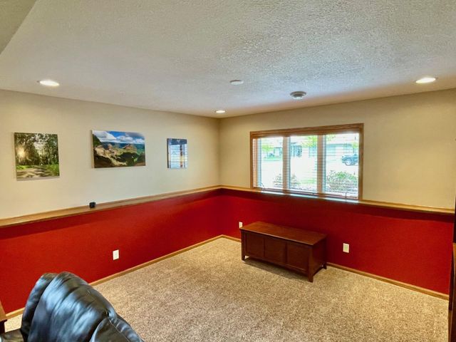 1409 28th Street SW, Austin, MN 55912