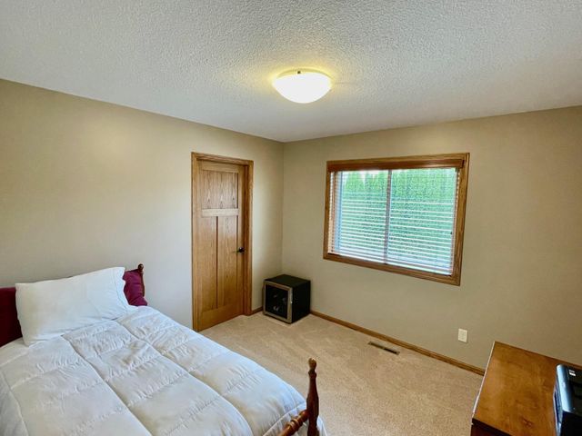 1409 28th Street SW, Austin, MN 55912