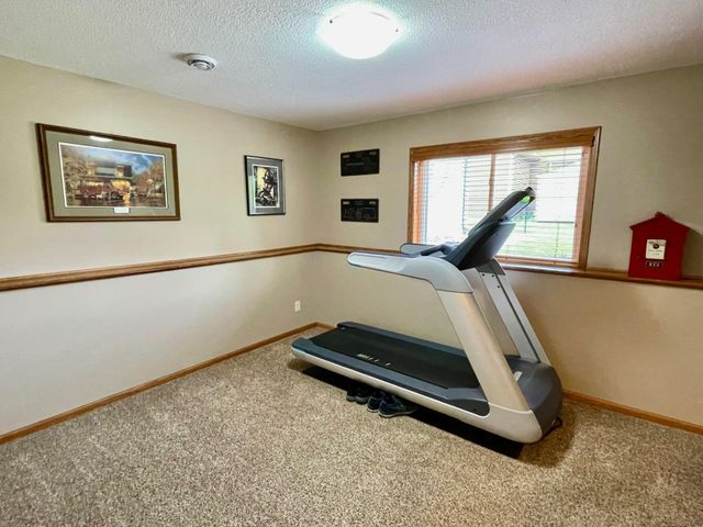 1409 28th Street SW, Austin, MN 55912