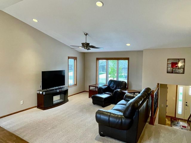 1409 28th Street SW, Austin, MN 55912