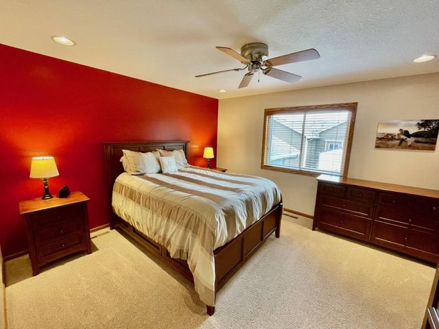 1409 28th Street SW, Austin, MN 55912