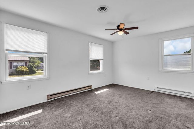 14 S Chestnut Avenue, Whiting, NJ 08759