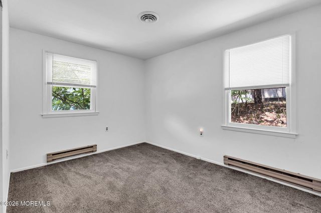 14 S Chestnut Avenue, Whiting, NJ 08759