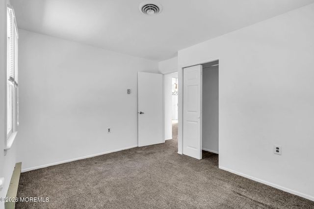 14 S Chestnut Avenue, Whiting, NJ 08759