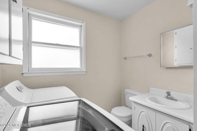 14 S Chestnut Avenue, Whiting, NJ 08759