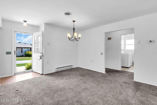 14 S Chestnut Avenue, Whiting, NJ 08759