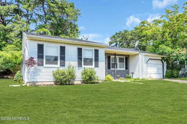 14 S Chestnut Avenue, Whiting, NJ 08759
