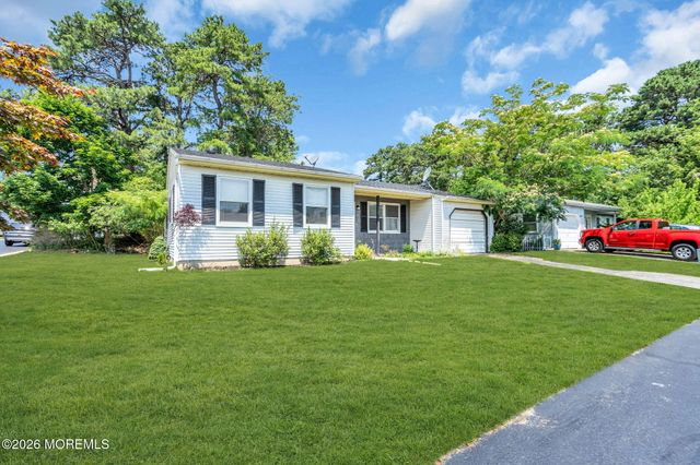 14 S Chestnut Avenue, Whiting, NJ 08759