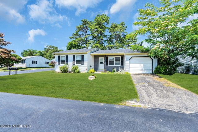 14 S Chestnut Avenue, Whiting, NJ 08759