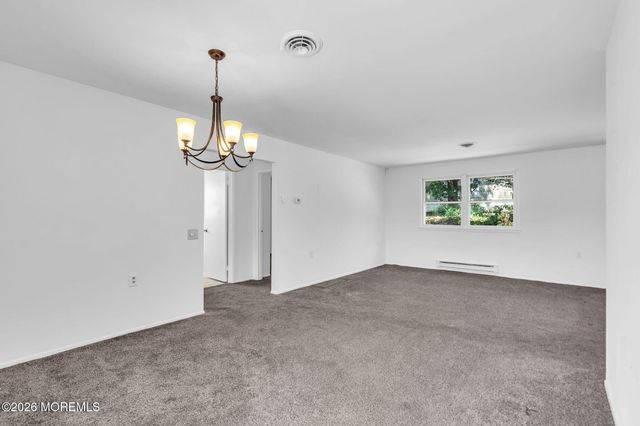 14 S Chestnut Avenue, Whiting, NJ 08759