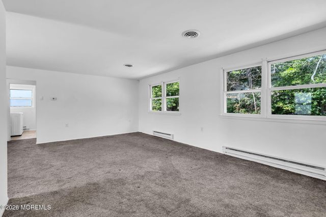 14 S Chestnut Avenue, Whiting, NJ 08759