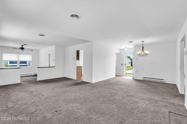 14 S Chestnut Avenue, Whiting, NJ 08759