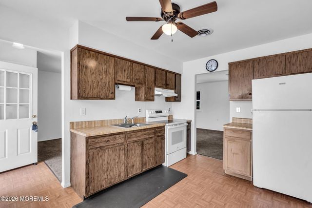 14 S Chestnut Avenue, Whiting, NJ 08759