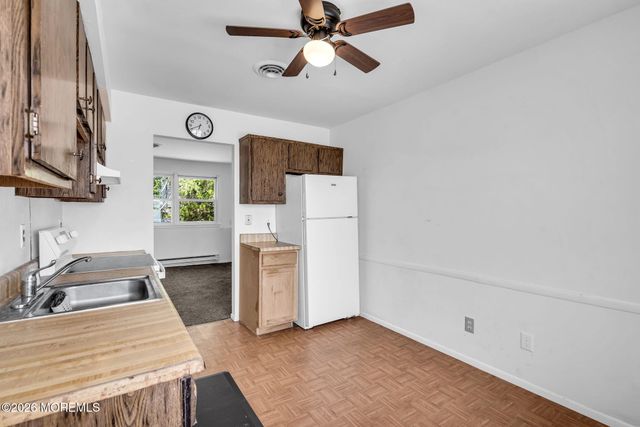 14 S Chestnut Avenue, Whiting, NJ 08759