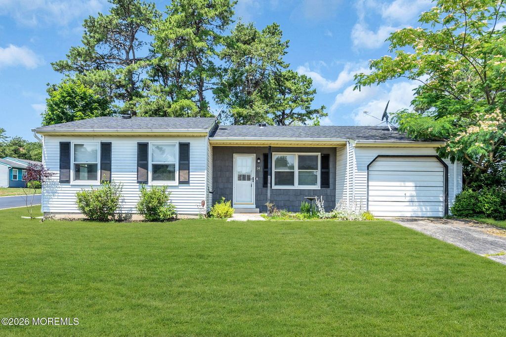 14 S Chestnut Avenue, Whiting, NJ 08759